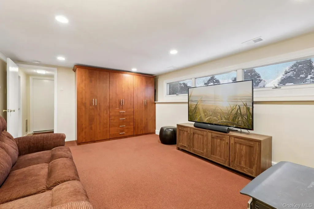 32 Allan Lane Mount Kisco NY 10549