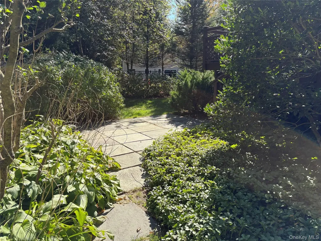 32 Allan Lane Mount Kisco NY 10549
