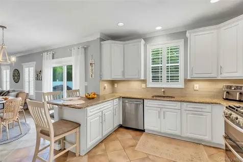 10 Shady View Crossing Manorville NY 11949