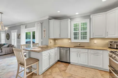 10 Shady View Crossing Manorville NY 11949