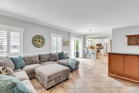 10 Shady View Crossing Manorville NY 11949