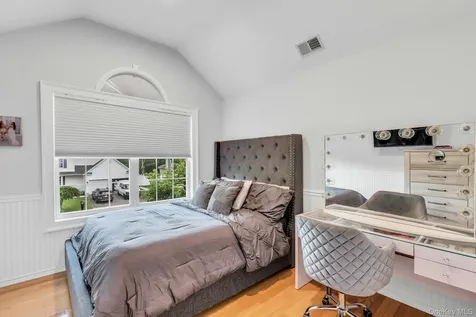 10 Shady View Crossing Manorville NY 11949