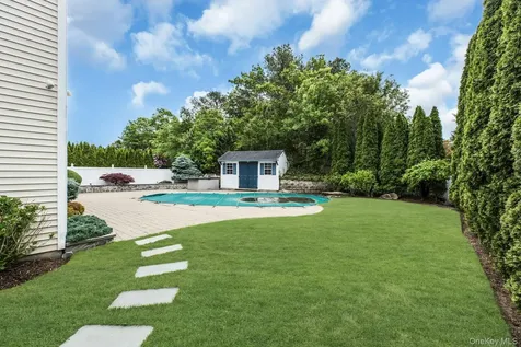 10 Shady View Crossing Manorville NY 11949