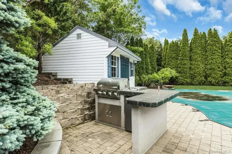 10 Shady View Crossing Manorville NY 11949