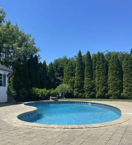 10 Shady View Crossing Manorville NY 11949