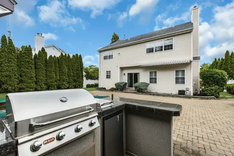 10 Shady View Crossing Manorville NY 11949