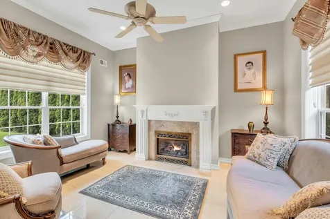 10 Shady View Crossing Manorville NY 11949