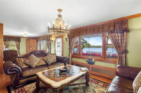 210 Redwood Road Sag Harbor NY 11963