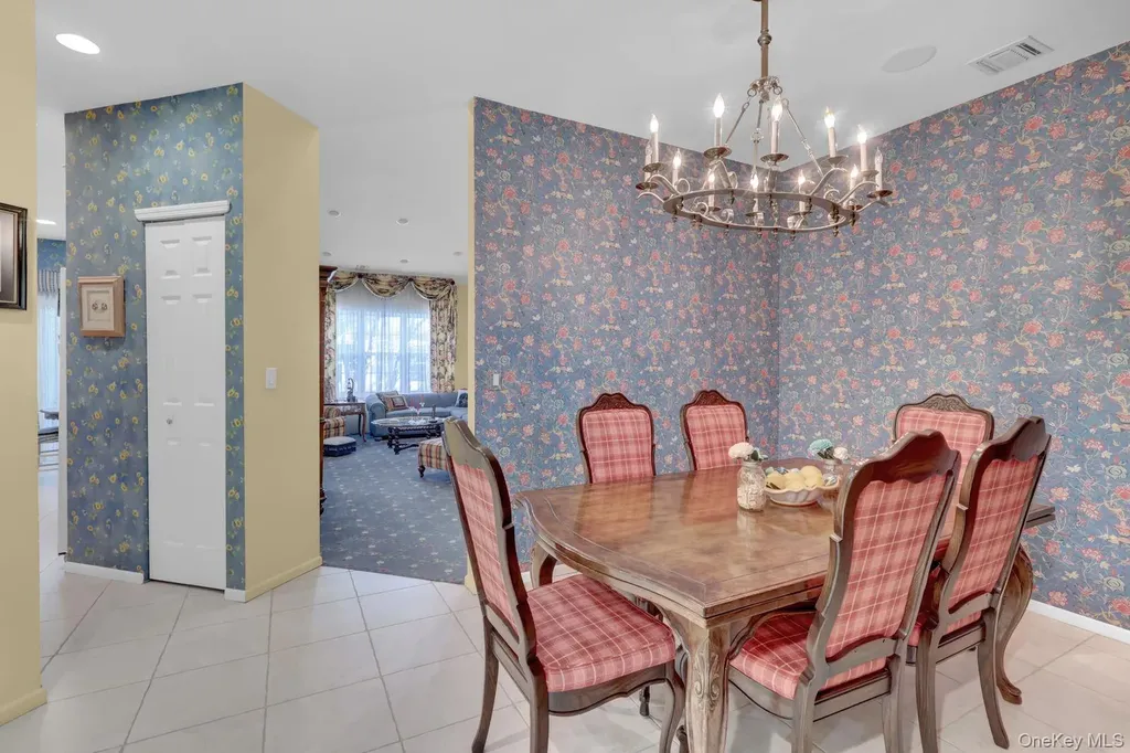 202 Carriage Lane Plainview NY 11803