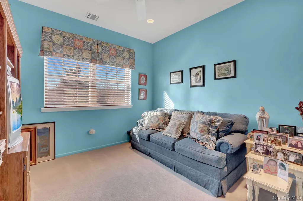 202 Carriage Lane Plainview NY 11803
