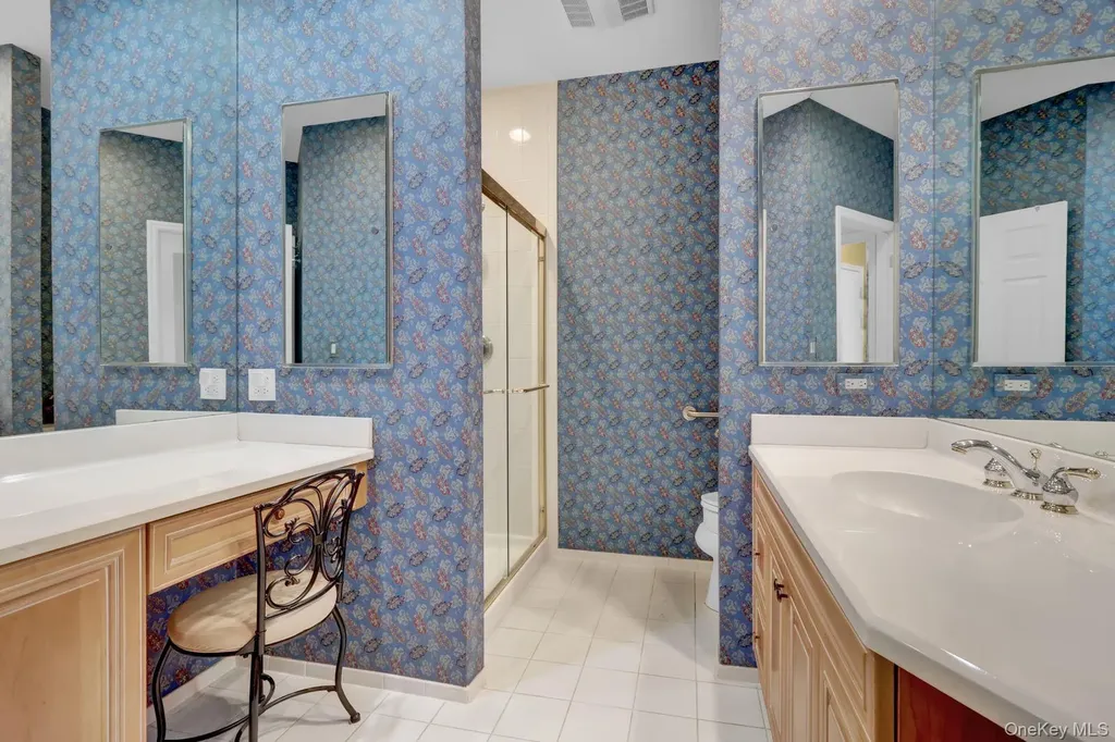 202 Carriage Lane Plainview NY 11803