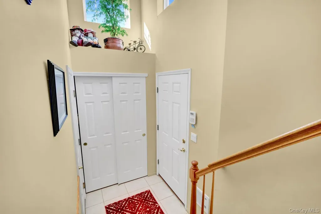 202 Carriage Lane Plainview NY 11803