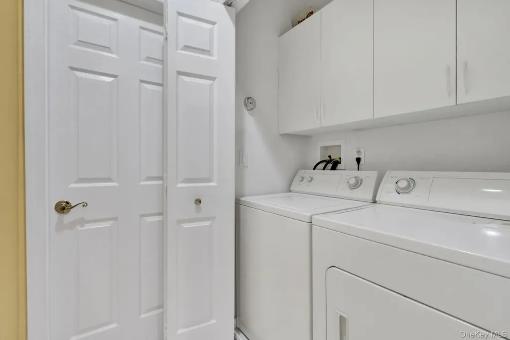 202 Carriage Lane Plainview NY 11803