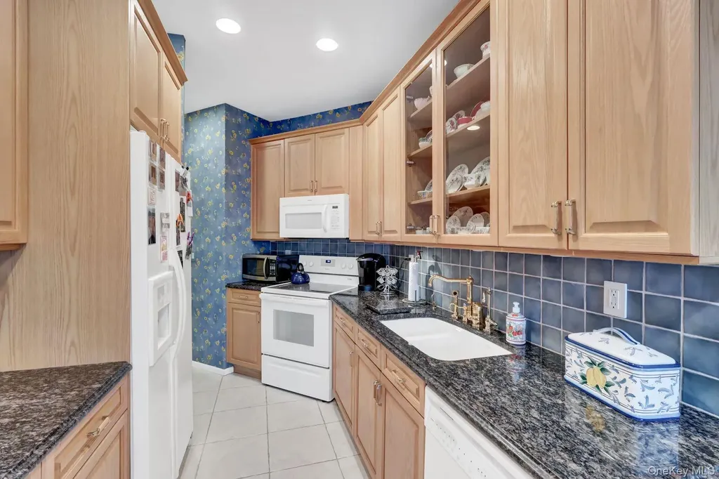 202 Carriage Lane Plainview NY 11803
