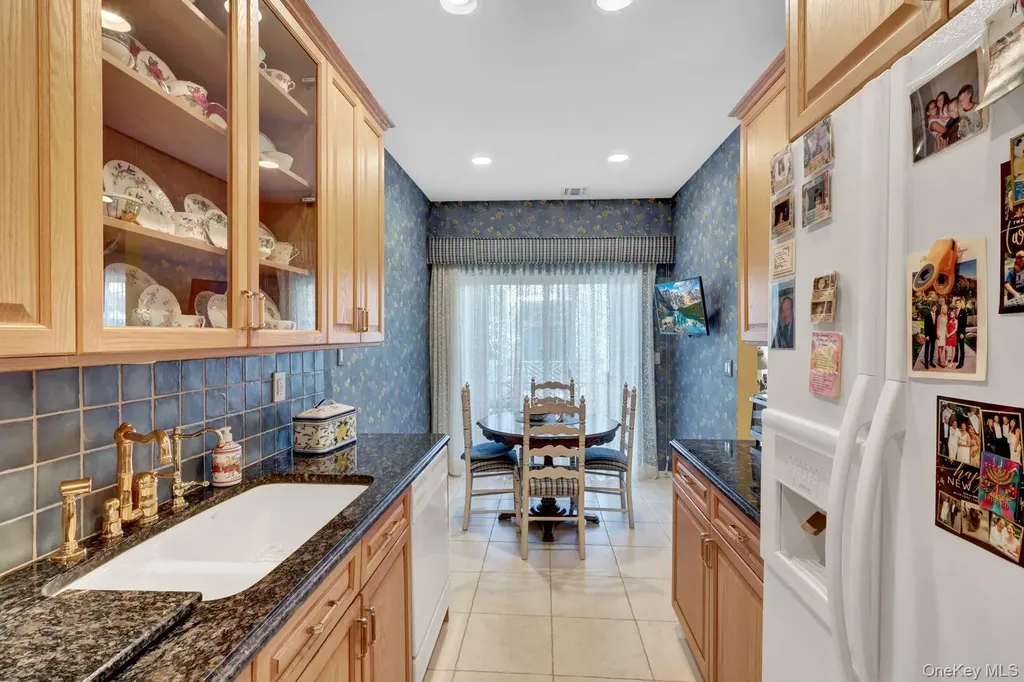 202 Carriage Lane Plainview NY 11803
