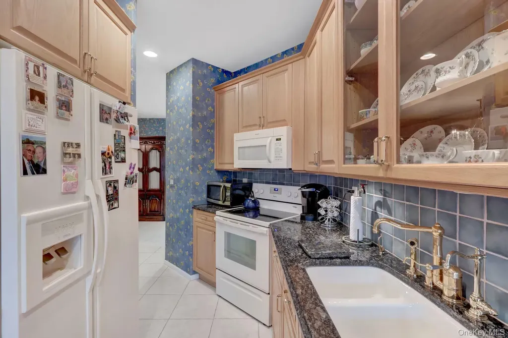 202 Carriage Lane Plainview NY 11803