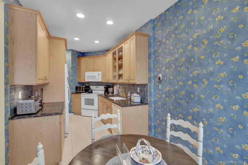 202 Carriage Lane Plainview NY 11803