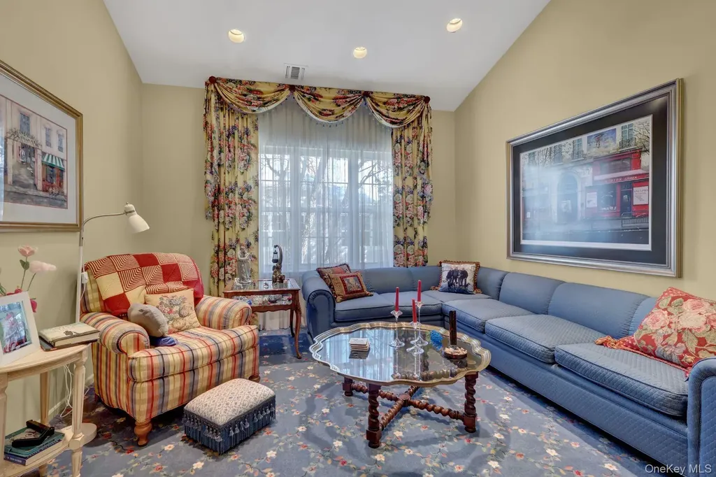 202 Carriage Lane Plainview NY 11803