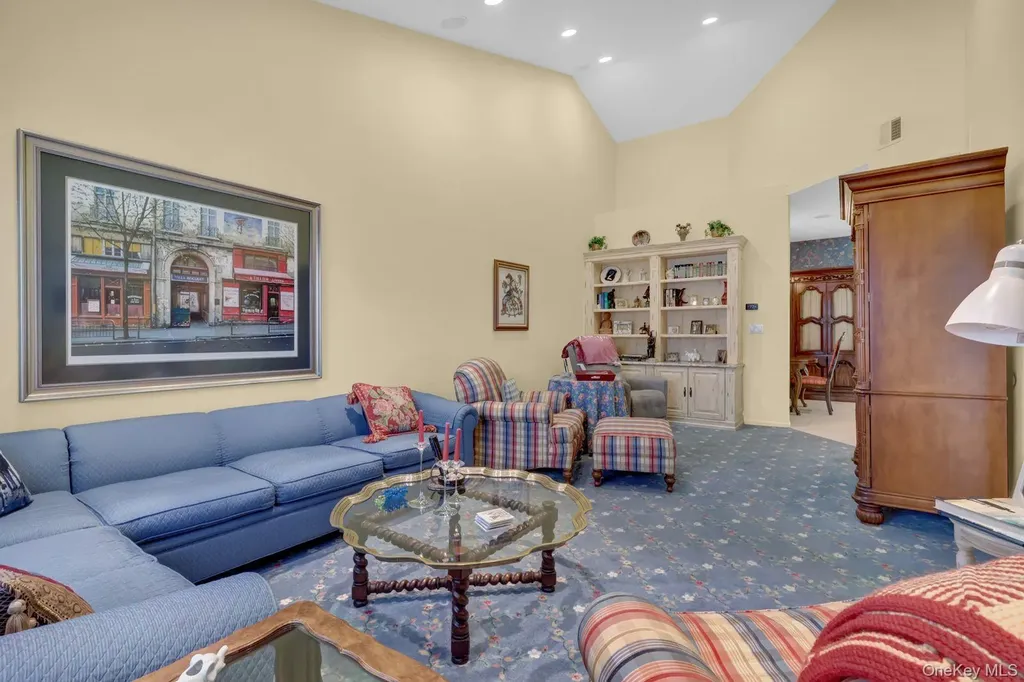 202 Carriage Lane Plainview NY 11803