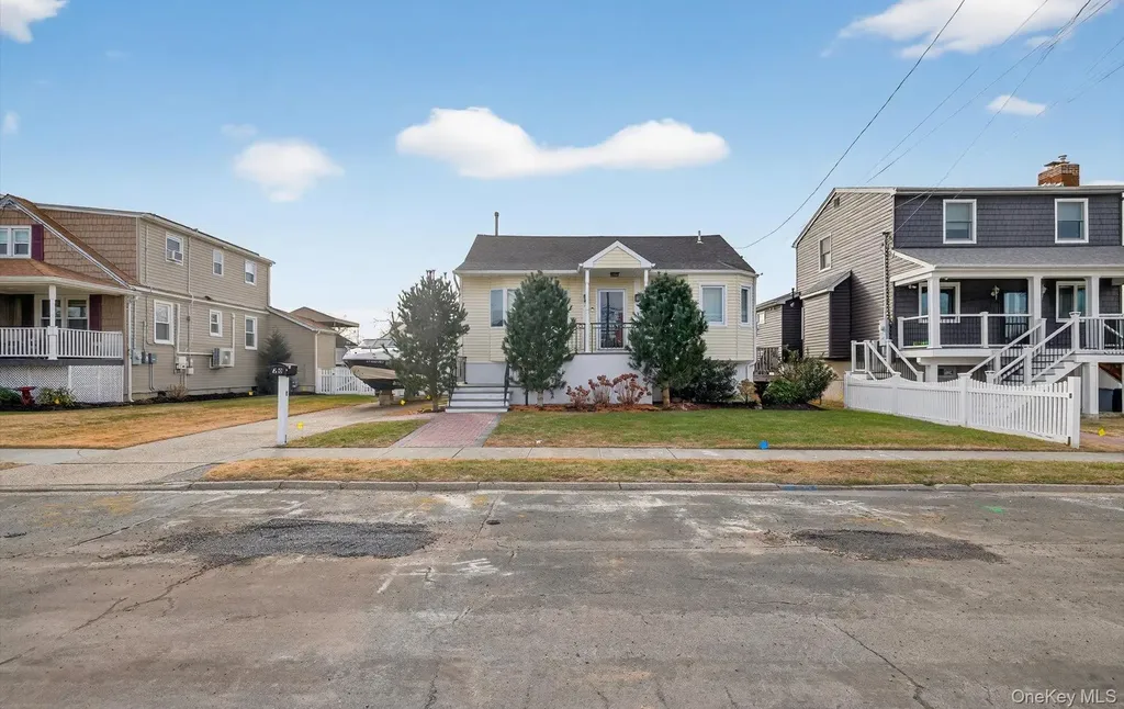 20 Albert Road Amity Harbor NY 11701