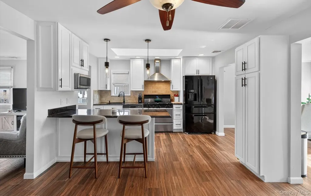 20 Albert Road Amity Harbor NY 11701