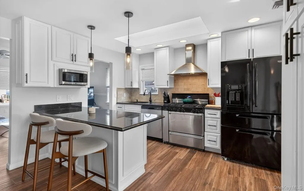 20 Albert Road Amity Harbor NY 11701