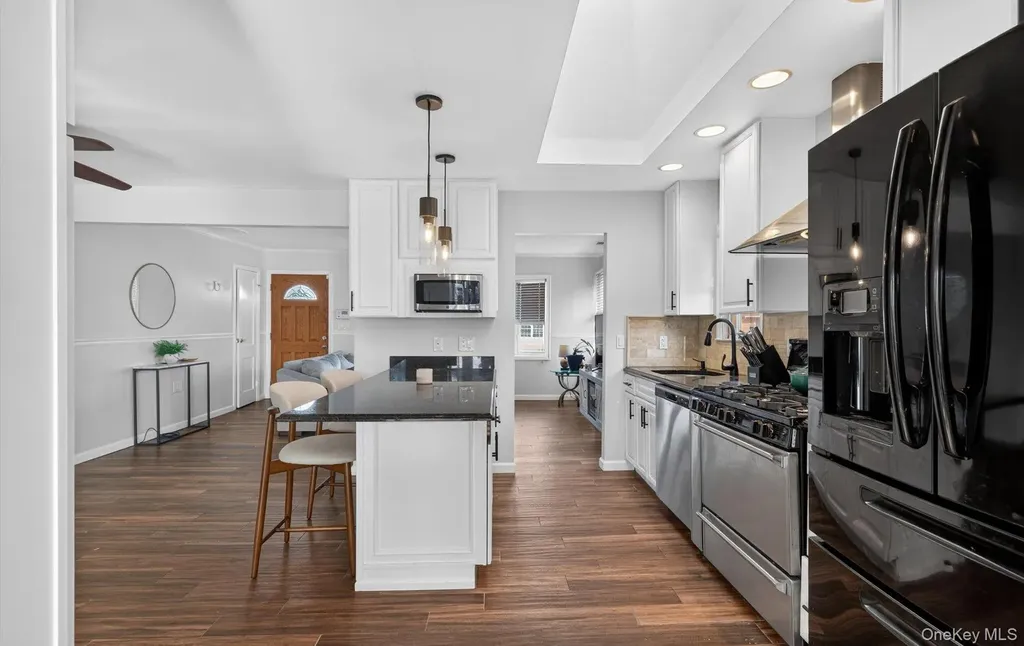 20 Albert Road Amity Harbor NY 11701