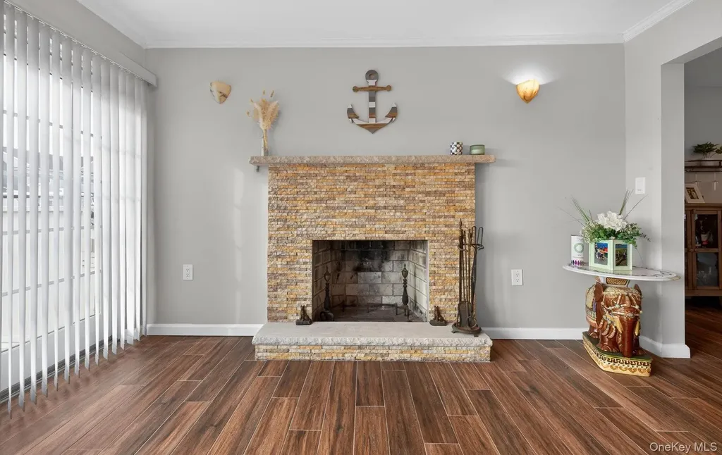 20 Albert Road Amity Harbor NY 11701