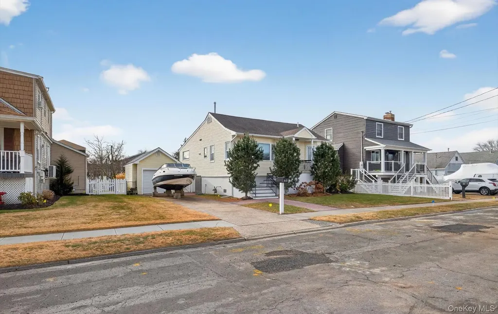 20 Albert Road Amity Harbor NY 11701