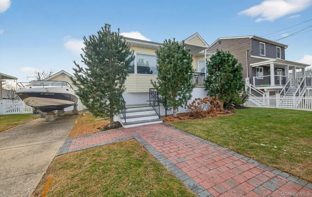 20 Albert Road Amity Harbor NY 11701