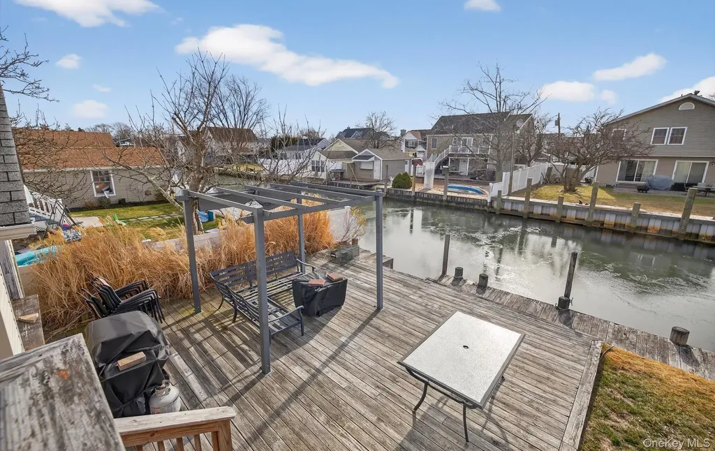 20 Albert Road Amity Harbor NY 11701