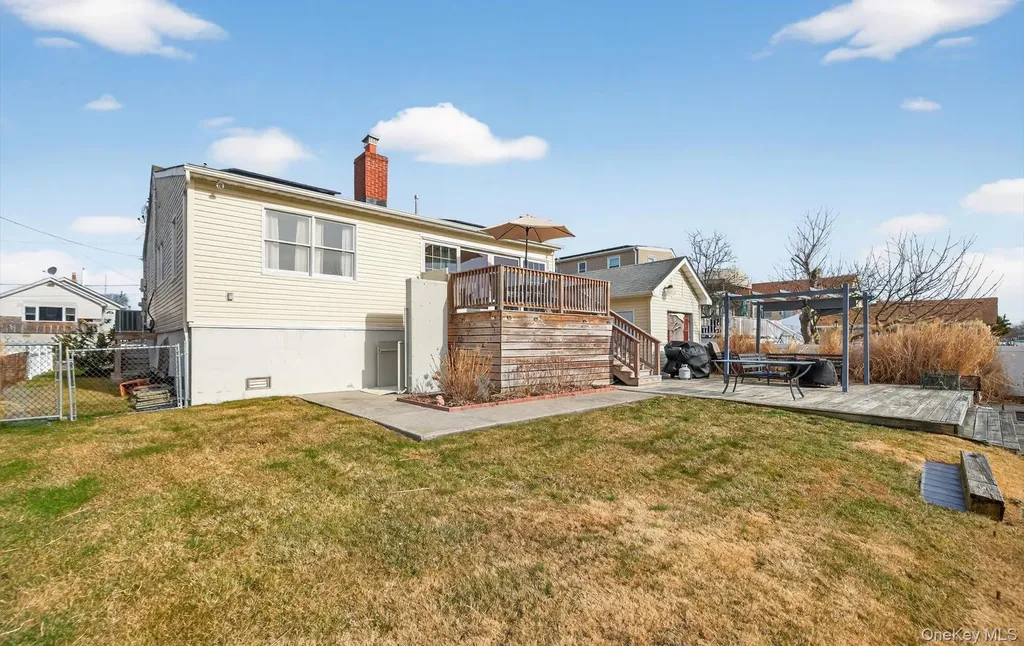 20 Albert Road Amity Harbor NY 11701