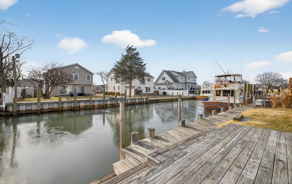 20 Albert Road Amity Harbor NY 11701