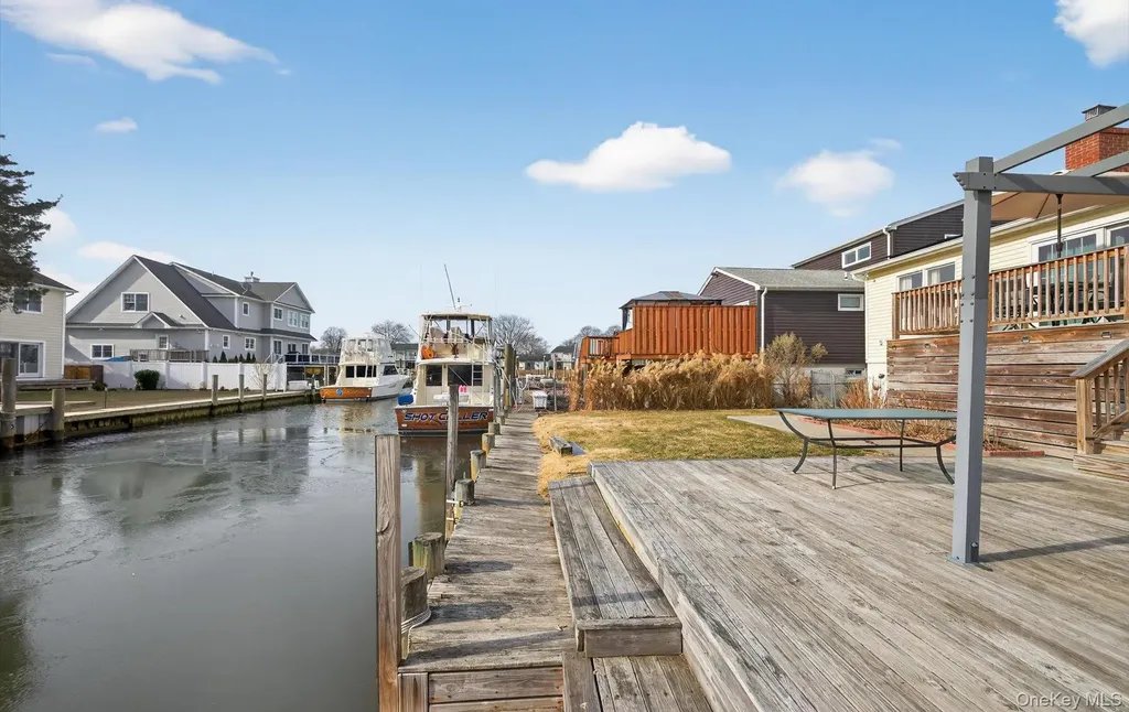 20 Albert Road Amity Harbor NY 11701
