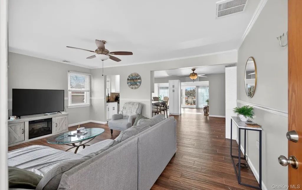 20 Albert Road Amity Harbor NY 11701