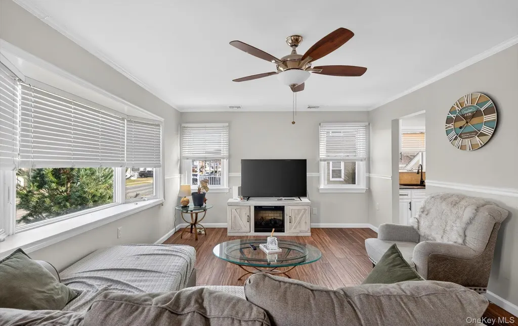 20 Albert Road Amity Harbor NY 11701