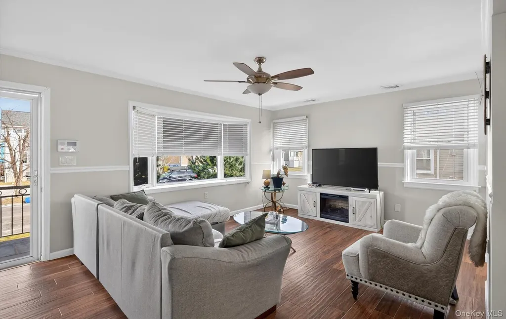 20 Albert Road Amity Harbor NY 11701