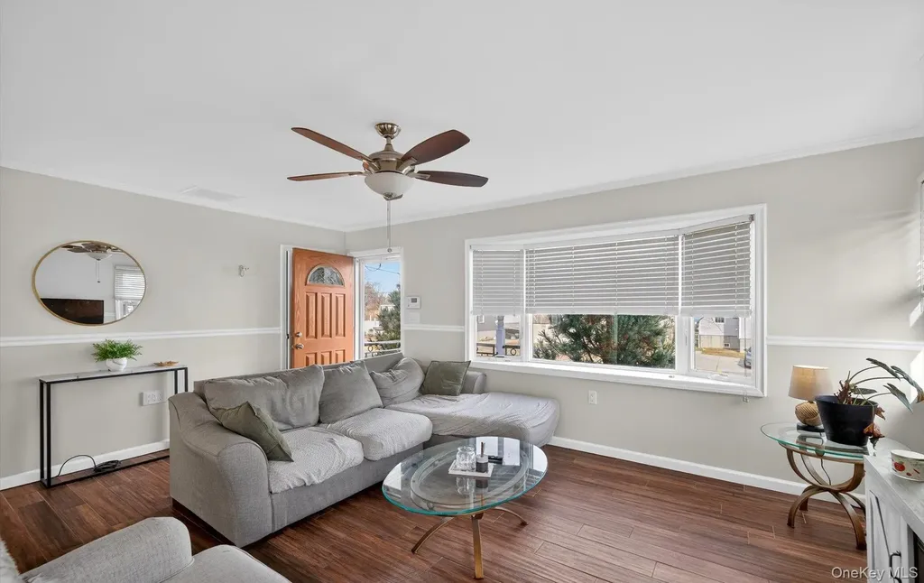20 Albert Road Amity Harbor NY 11701