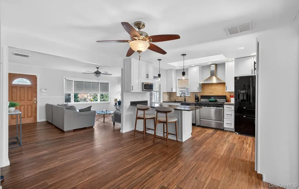 20 Albert Road Amity Harbor NY 11701