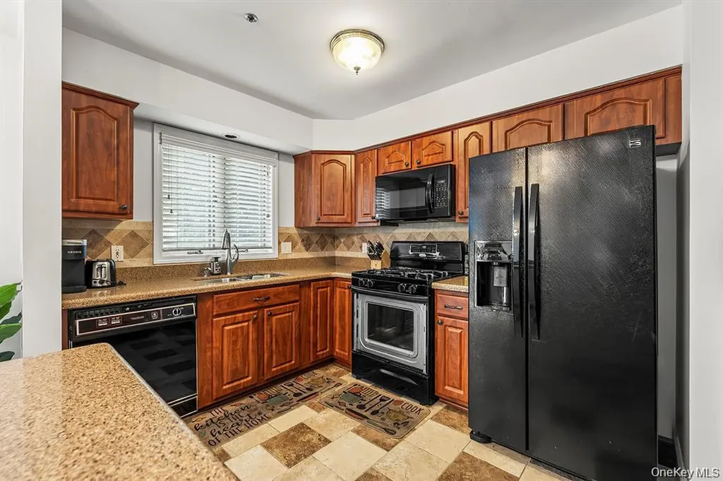 16 Stoneham Place White Plains NY 10607