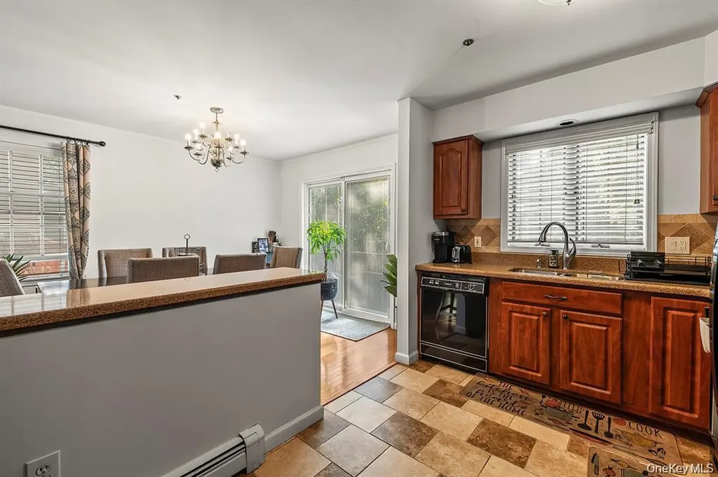 16 Stoneham Place White Plains NY 10607