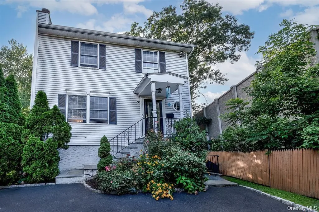 16 Stoneham Place White Plains NY 10607