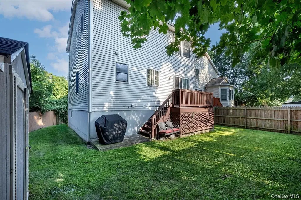 16 Stoneham Place White Plains NY 10607