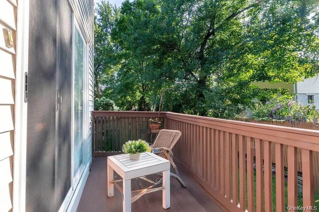 16 Stoneham Place White Plains NY 10607