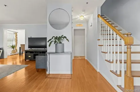 16 Stoneham Place White Plains NY 10607