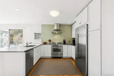 54 Gardiner Drive Amagansett NY 11930