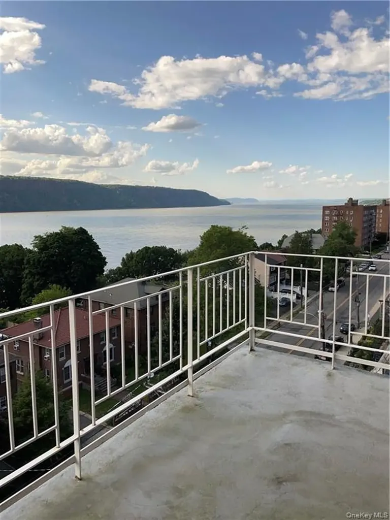 632 Warburton Avenue Yonkers NY 10701