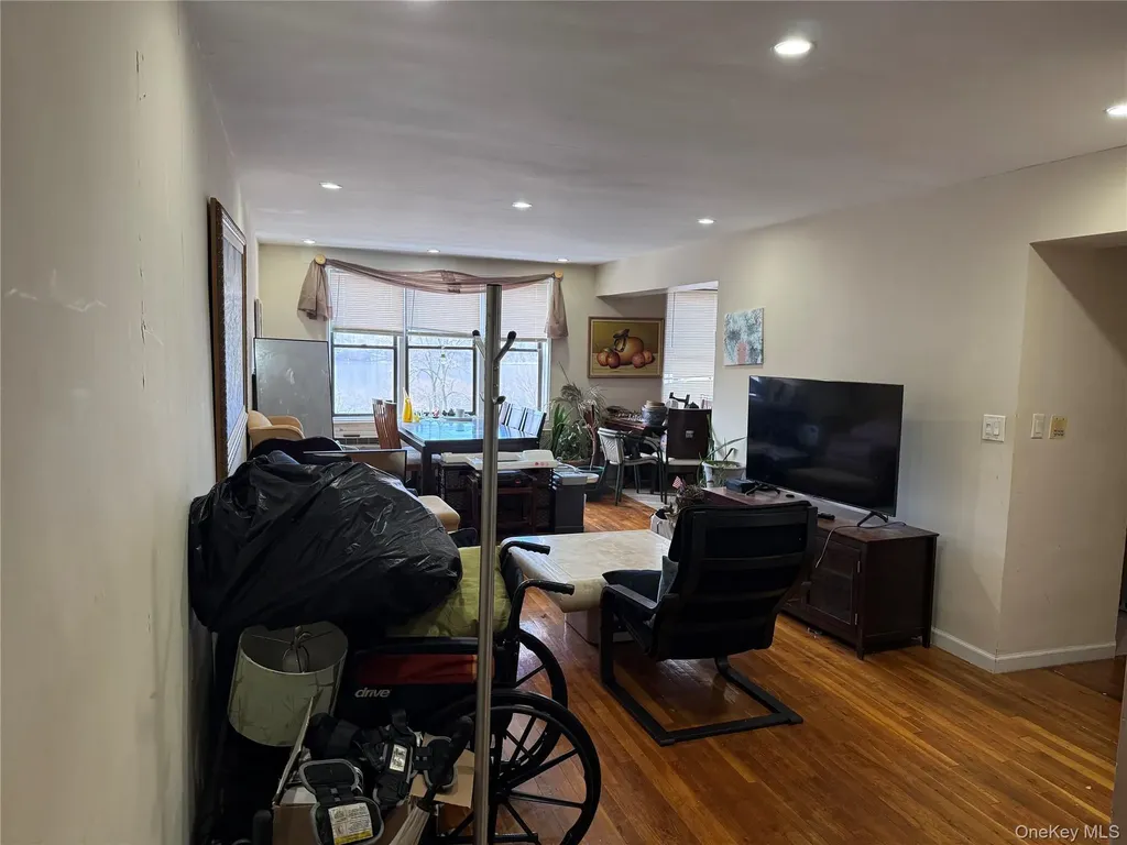 632 Warburton Avenue Yonkers NY 10701