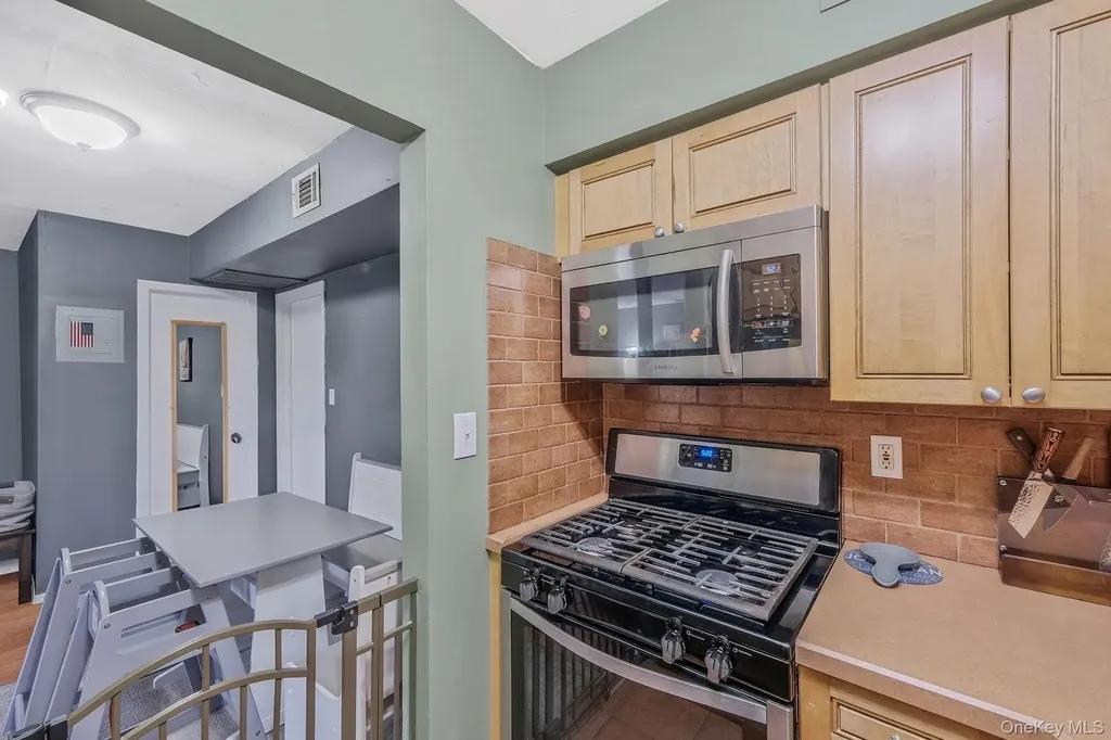 6 Bailey Middle Island NY 11953