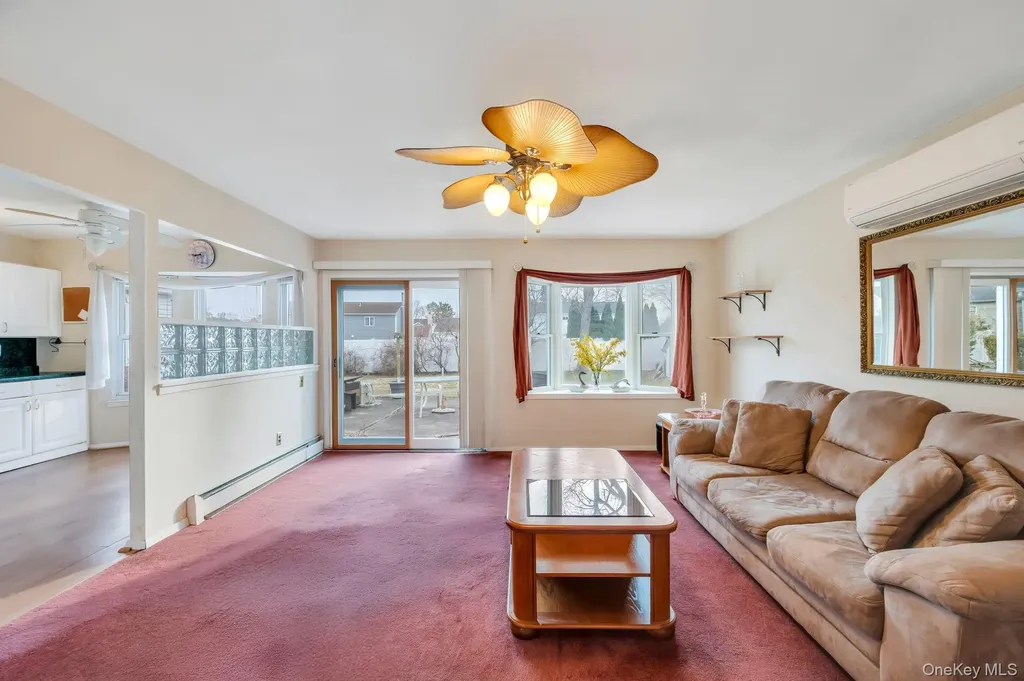 40 Sequoia Way Holbrook NY 11741